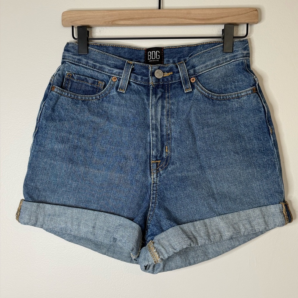 BDG Light Blue High-Rise Mom Rolled Hem 100% Cotton Denim Jean Shorts size 26 - Picture 3 of 9